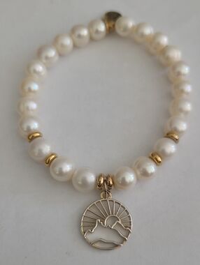 T. Jazelle Pearl Beaded Sun and Mountains Charm Bracelet Gold Accent